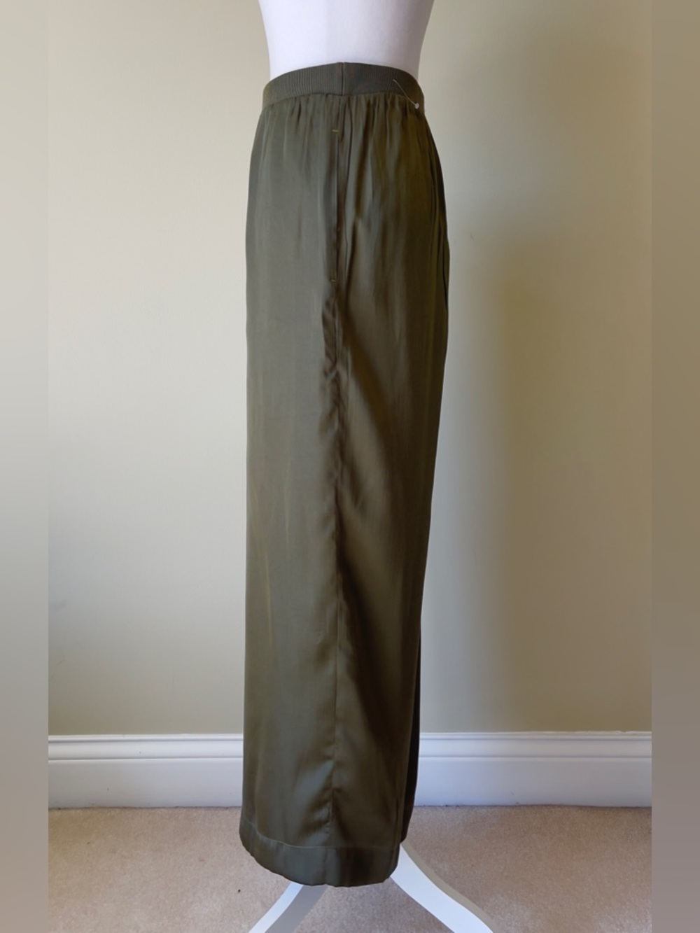 T Tahari Olive-Tone Elastic Waist Pull- on Satin like Wide-Leg Pants size XL EUC - Picture 2 of 6